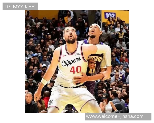 快船半场落后绿军8分小卡表现平平科林斯和怀特联手发力助球队争胜