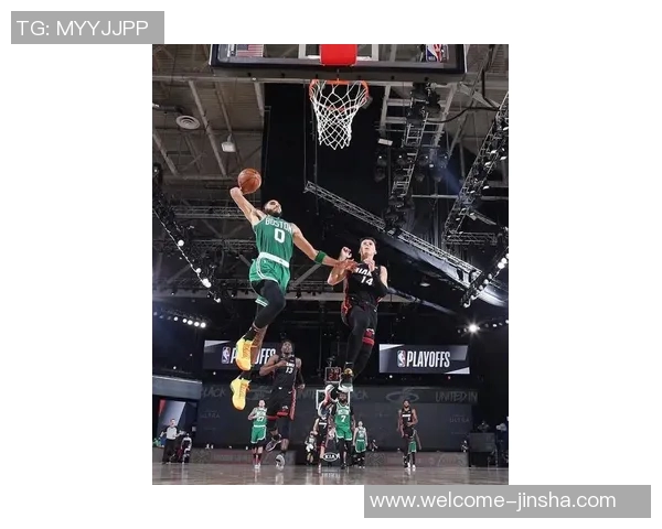 凯尔特人全队齐心协力10人出战9人得分7人上双展现强大团队实力