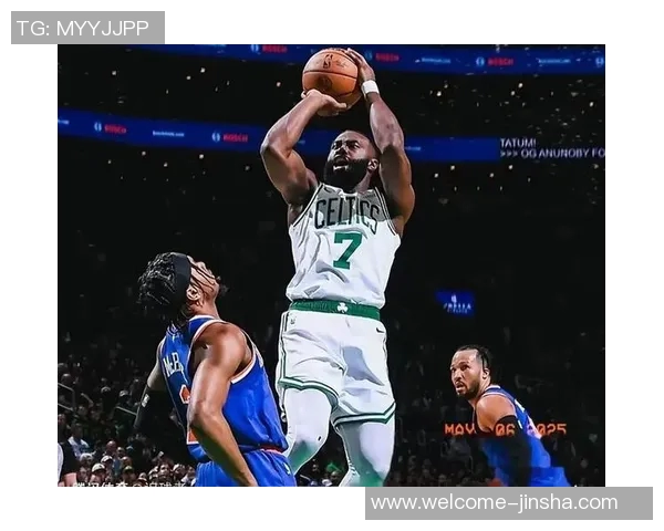 杰伦布朗半场火力全开15投10中狂砍24分3篮板3助攻展现超强实力 杰伦布朗半场火力全开15投10中狂砍24分3篮板3助攻展现超强实力